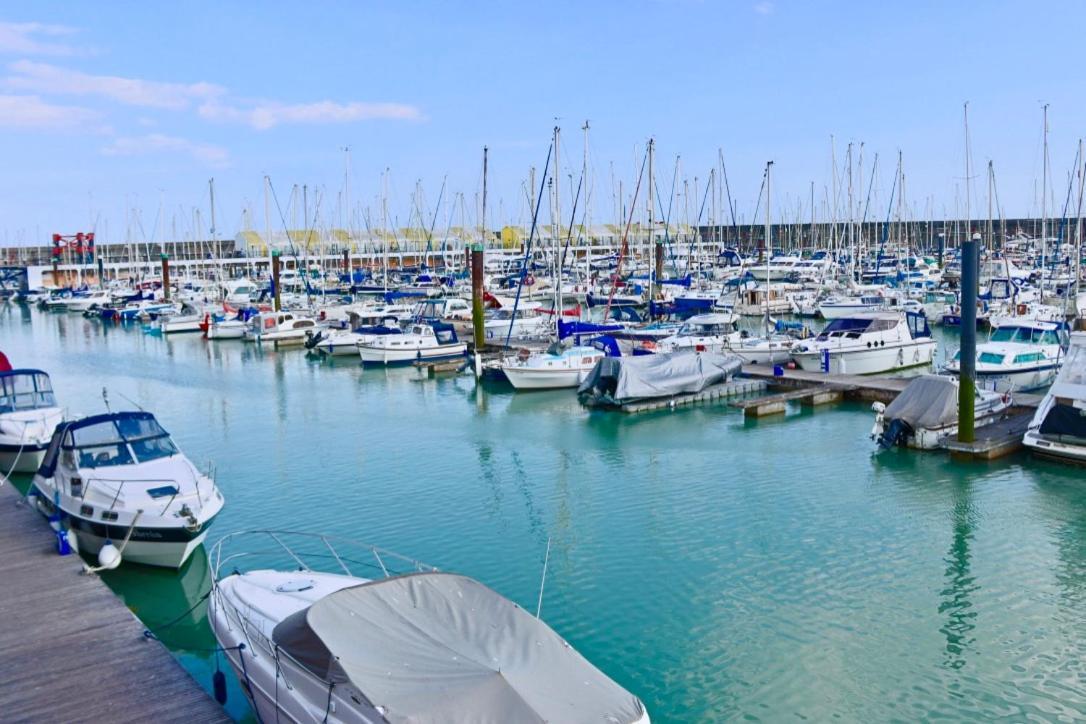 Apartamento Marina Living With Parking, Balcony, Quiet And Secure Brighton Exterior foto